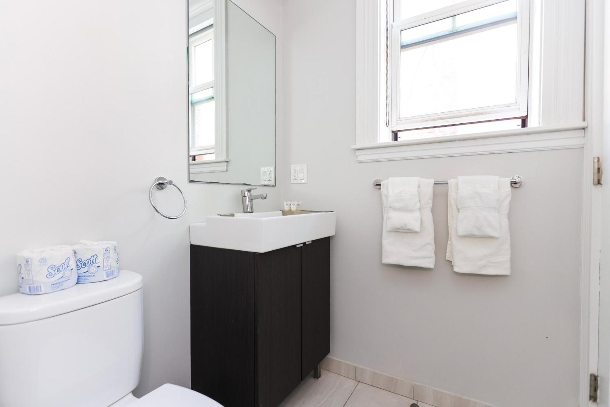 Apartamento A Stylish W/ A Queen Bed, Heated Floors.. #26