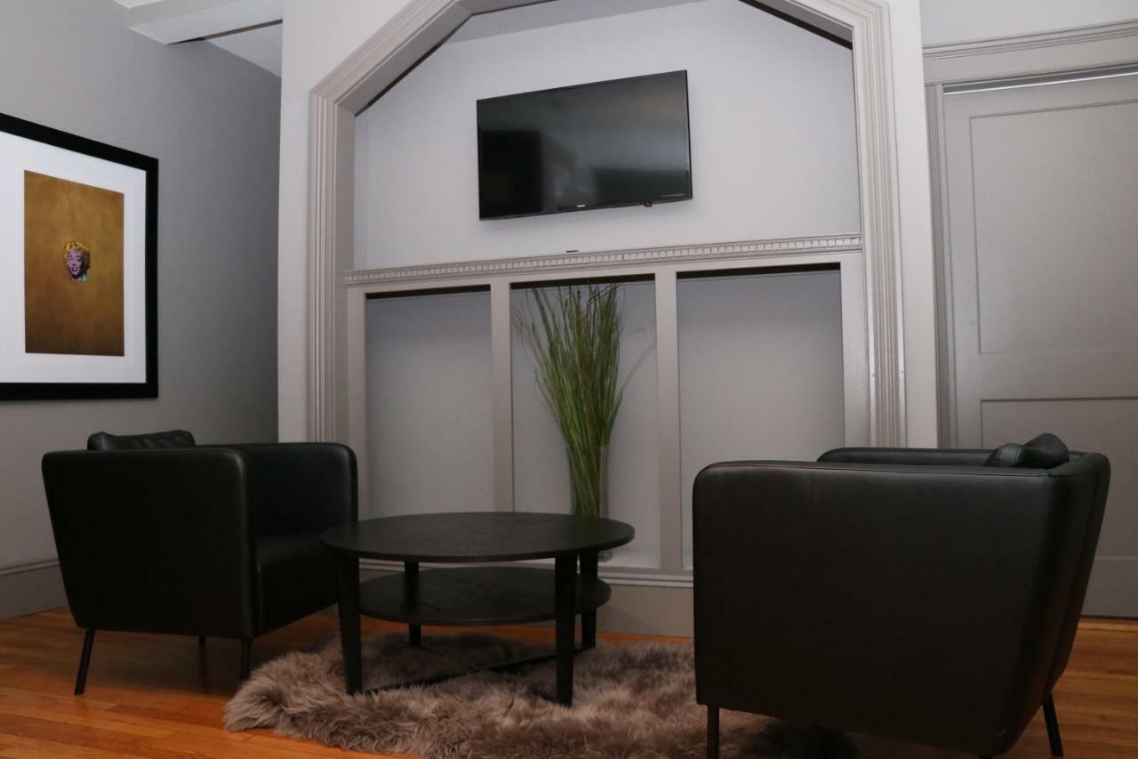 A Stylish W/ A Queen Bed, Heated Floors.. #26