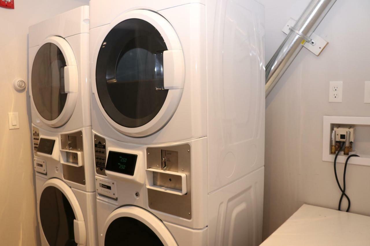 A Stylish W/ A Queen Bed, Heated Floors.. #26 Apartamento